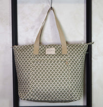 Indlæs billede til gallerivisning Stor shopper i støvet grønt mønster fra De La Mur