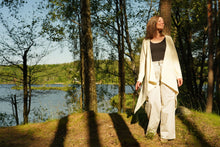 Indlæs billede til gallerivisning Uldcardigan asymmetrisk lang, perlestrik - hvid