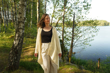 Indlæs billede til gallerivisning Uldcardigan asymmetrisk lang, perlestrik - hvid