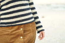 Indlæs billede til gallerivisning Uldsweater med smukke striber i marineblå og hvid