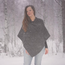 Indlæs billede til gallerivisning Poncho i mørkegrå uld med smukt mønster