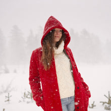 Indlæs billede til gallerivisning Uldfrakke,“Swinger” RØD med hætte, i færøsk uld fra Sirri