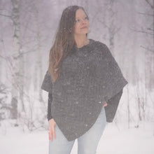 Indlæs billede til gallerivisning Poncho i mørkegrå uld med smukt mønster
