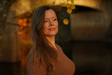 Indlæs billede til gallerivisning Uldsweater i mocca, model Sweden autumn edition