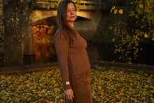 Indlæs billede til gallerivisning Uldsweater i mocca, model Sweden autumn edition