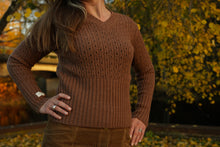 Indlæs billede til gallerivisning Uldsweater i mocca, model Sweden autumn edition