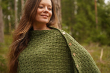 Indlæs billede til gallerivisning Kappe i græsgrøn uld med smukt mønster