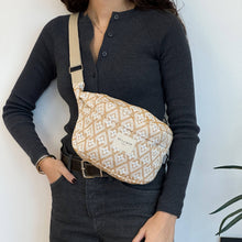 Indlæs billede til gallerivisning Skuldertaske med smukt mønster