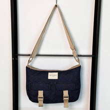 Indlæs billede til gallerivisning Skuldertaske med udvendige lommer