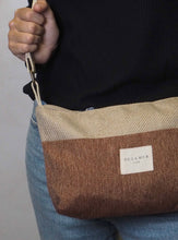 Indlæs billede til gallerivisning Skuldertaske i brun/naturfarvet fra De La Mur