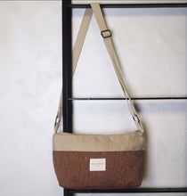Indlæs billede til gallerivisning Skuldertaske i brun/naturfarvet fra De La Mur