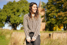 Indlæs billede til gallerivisning Uldsweater med flot mønster i naturhvid og lysegrøn fra Sirri