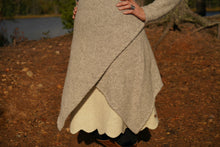 Indlæs billede til gallerivisning Uldcardigan asymmetrisk lang, perlestrik - lysegrå