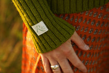 Indlæs billede til gallerivisning Uldsweater i sommergrøn, model Sweden
