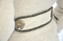 Indlæs billede til gallerivisning Uldfrakke i hvid med smukke detaljer fra Sirri