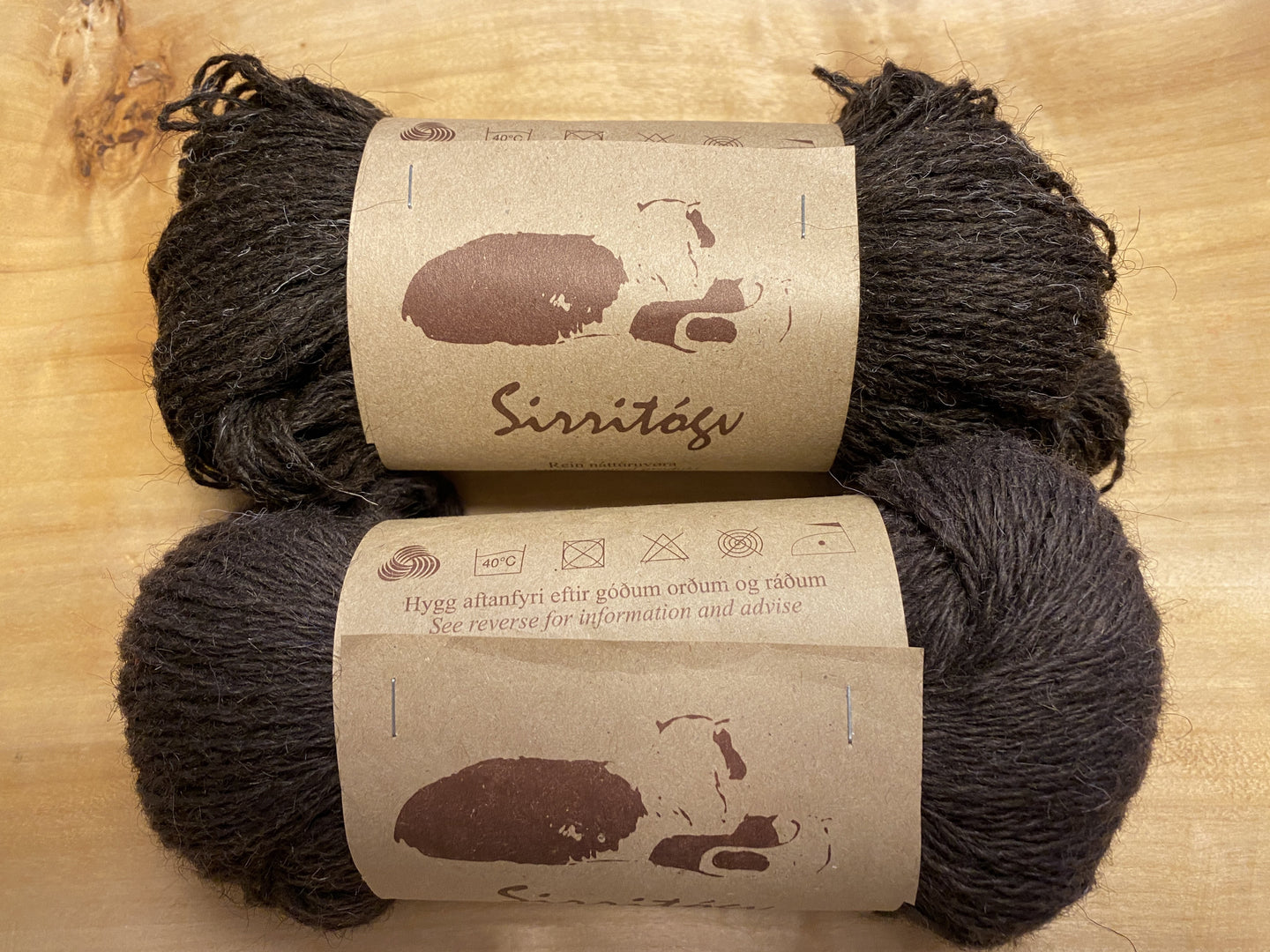 Uldgarn 2-trådet i færøsk uld fra Sirri, naturlig mørkebrun
