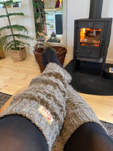 Indlæs billede til gallerivisning Benvarmere, sorte i færøsk uld, Sirri