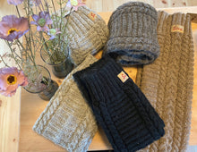 Indlæs billede til gallerivisning Benvarmere, lysebrune i færøsk uld, Sirri