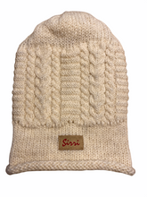 Indlæs billede til gallerivisning Uldhue, beanie i hvid færøsk uld fra Sirri