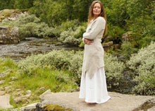 Indlæs billede til gallerivisning Uldcardigan asymmetrisk lang, perlestrik - lysegrå