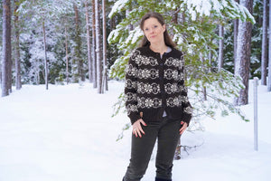 Uldsweater med knapper I færøsk uld med smukt mønster i brun/hvid fra Sirri
