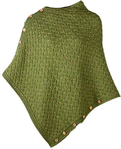 Kappe i græsgrøn uld med smukt mønster