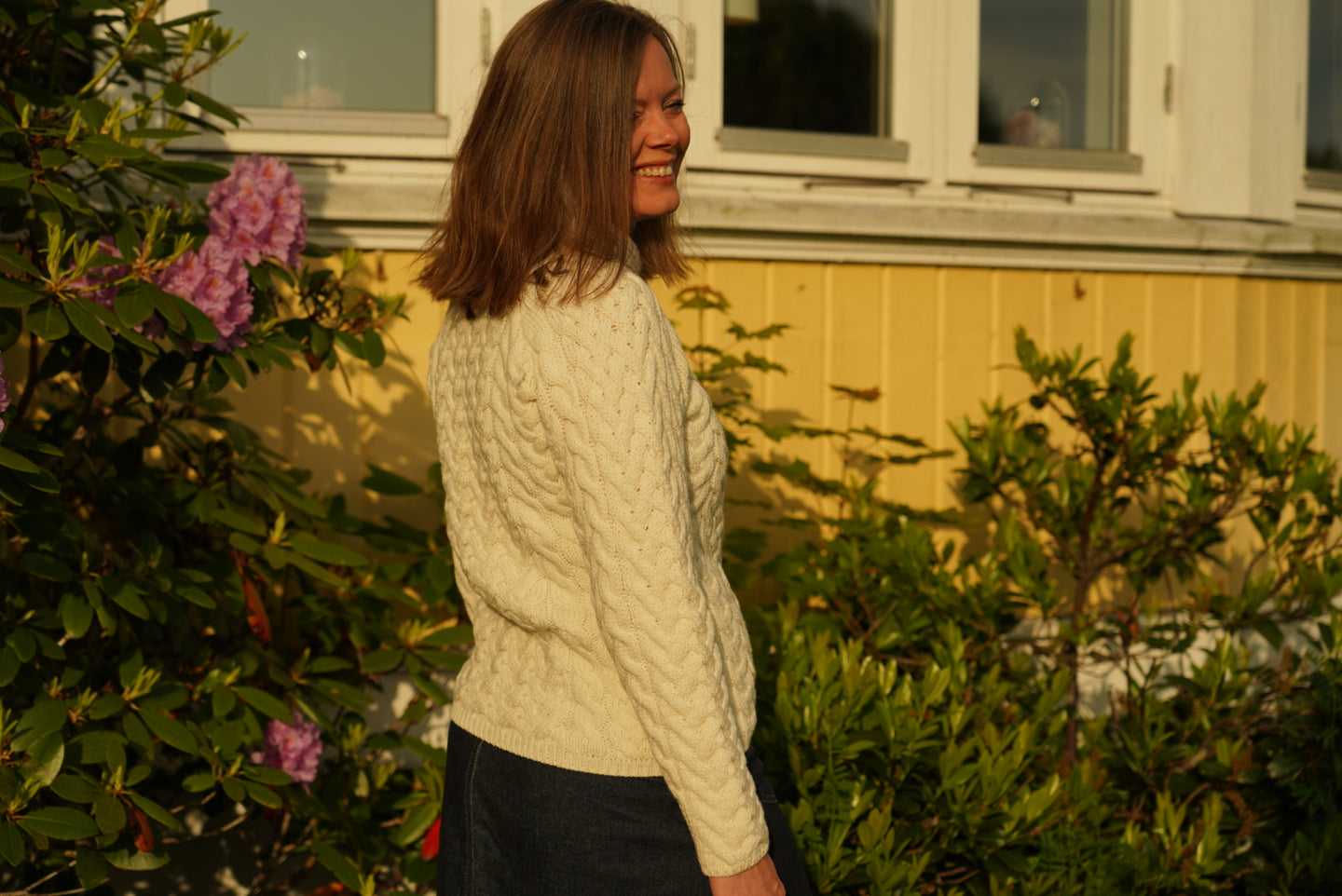 Uldsweater med kabelstrikket mønster