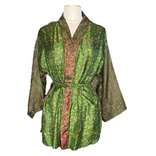 Indlæs billede til gallerivisning Kimono i vintagesilke, model Amanda, grønt mix i str one size
