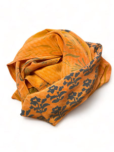 Silketørklæde, kvadratisk, med orange nuancer fra Cofur