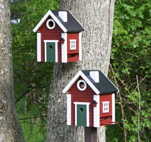 Fuglehus og foderbræt, rødt træhus, fra  svenske Wildlife Garden
