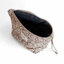 Indlæs billede til gallerivisning Toilettaske med blomsterprint
