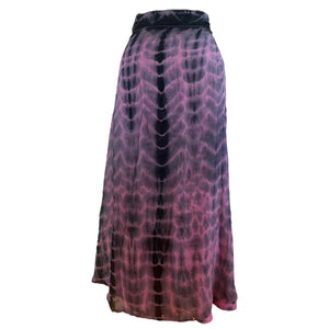 Silkenederdel, i lilla farver med batik, slå-om model fra Cofur