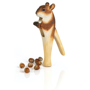 Nøddeknækker med Egon egern, dekorative dyr i håndsnittet træ fra Wildlife Garden